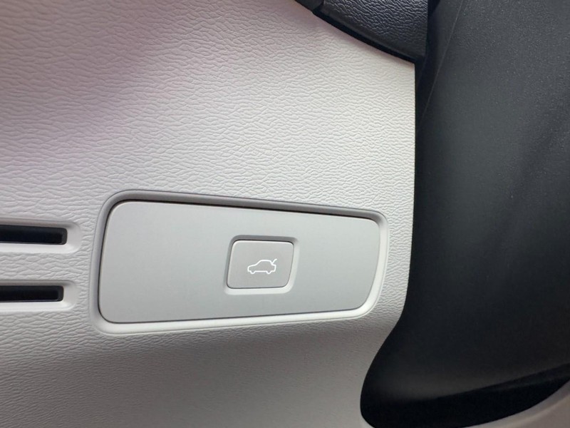 Volvo XC40 Vehicle Full-screen Gallery Image 22