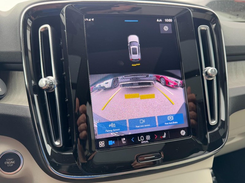 Volvo XC40 Vehicle Full-screen Gallery Image 24