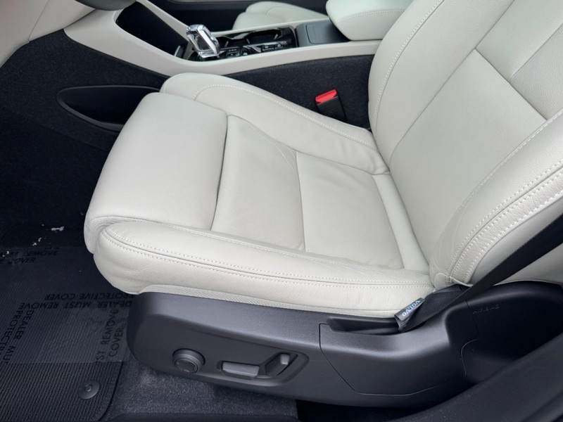 Volvo XC40 Vehicle Full-screen Gallery Image 26