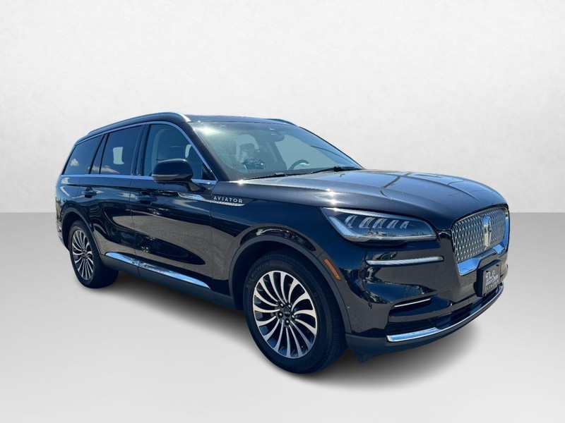 Lincoln Aviator Vehicle Full-screen Gallery Image 03