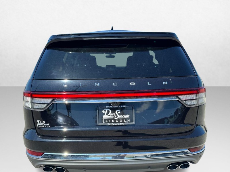 Lincoln Aviator Vehicle Full-screen Gallery Image 06