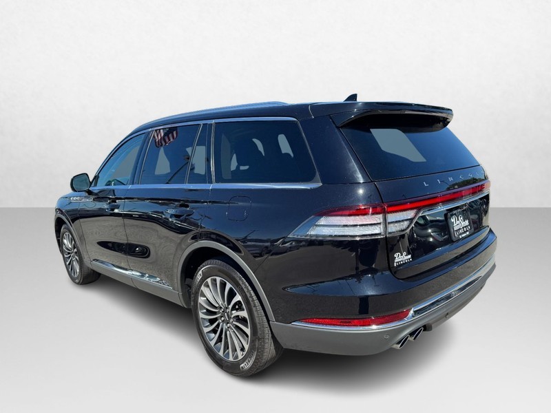 Lincoln Aviator Vehicle Full-screen Gallery Image 07