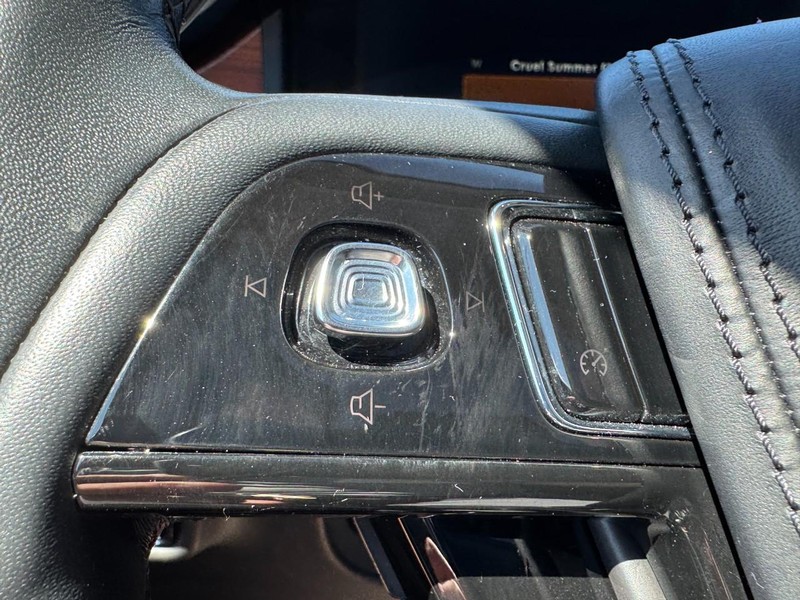 Lincoln Aviator Vehicle Full-screen Gallery Image 18
