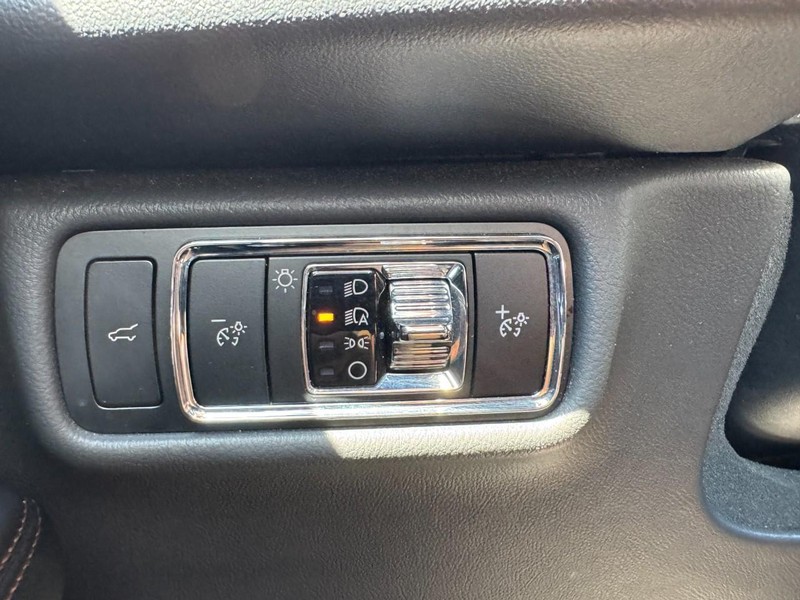 Lincoln Aviator Vehicle Full-screen Gallery Image 22