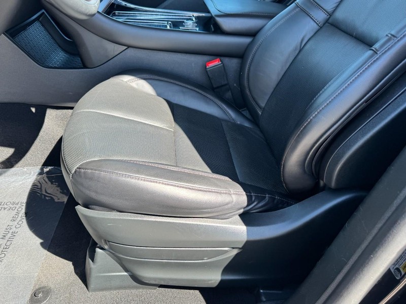 Lincoln Aviator Vehicle Full-screen Gallery Image 26