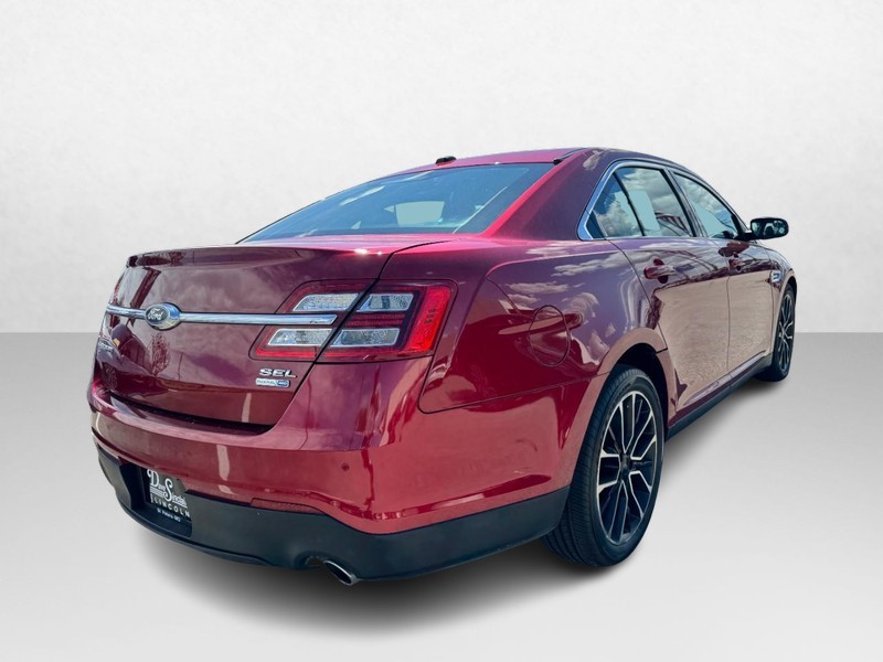 Ford Taurus Vehicle Full-screen Gallery Image 05