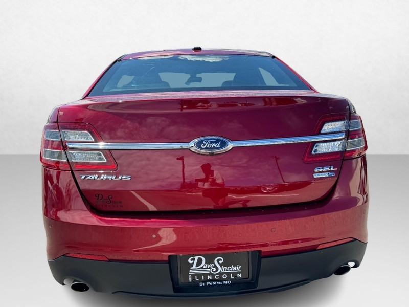 Ford Taurus Vehicle Full-screen Gallery Image 06