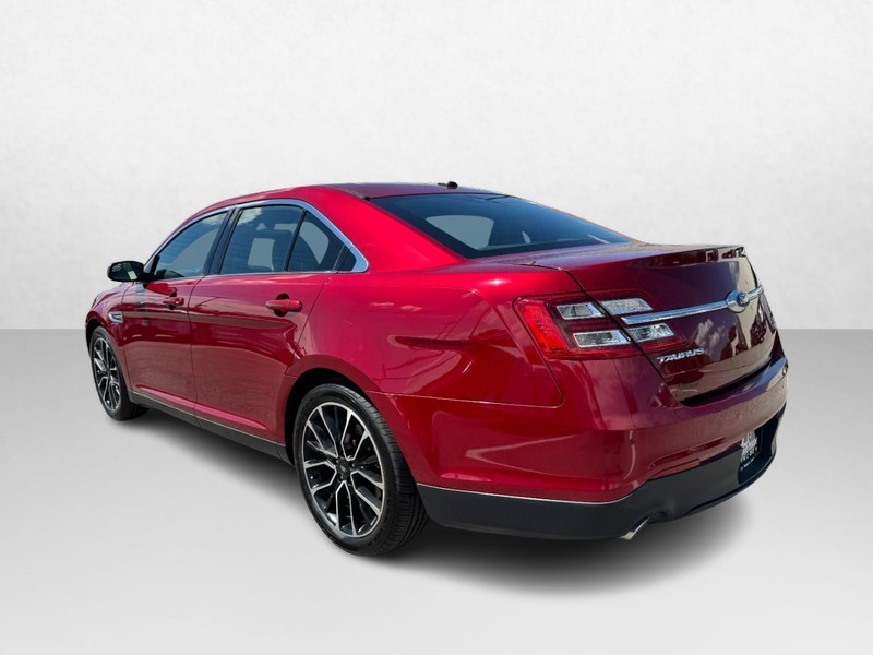Ford Taurus Vehicle Full-screen Gallery Image 07