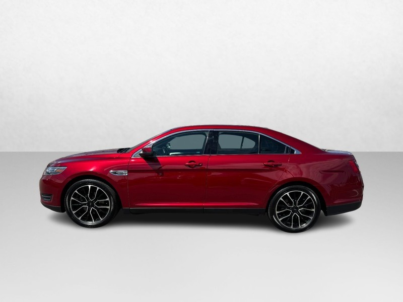 Ford Taurus Vehicle Full-screen Gallery Image 08