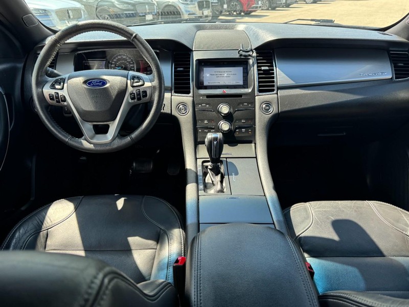 Ford Taurus Vehicle Full-screen Gallery Image 09