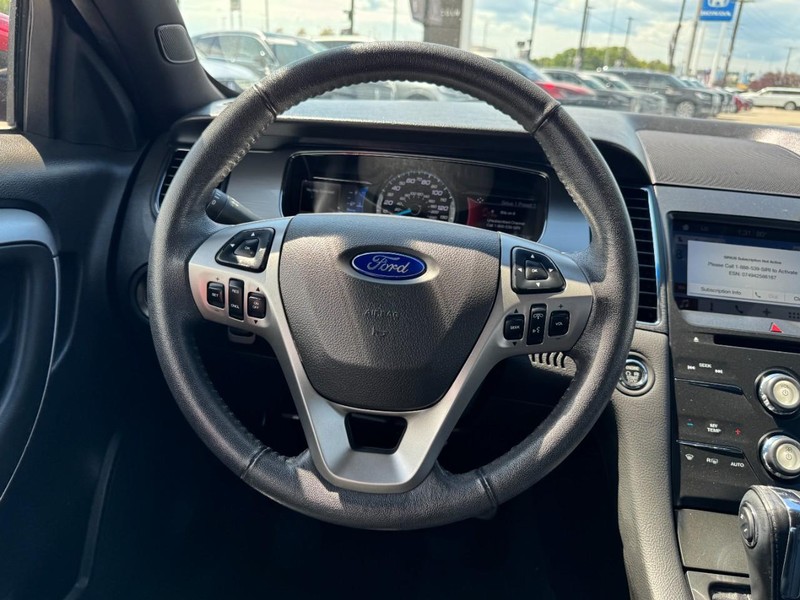 Ford Taurus Vehicle Full-screen Gallery Image 10