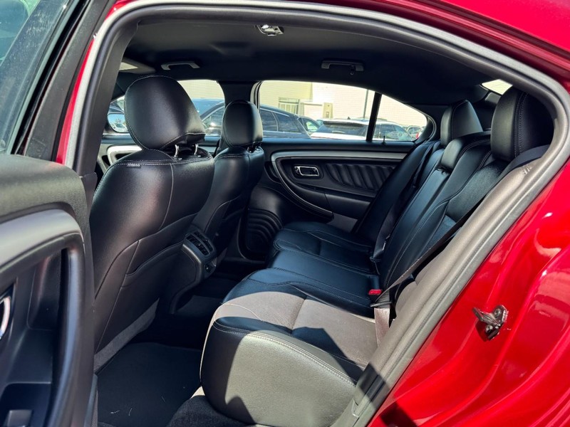 Ford Taurus Vehicle Full-screen Gallery Image 12