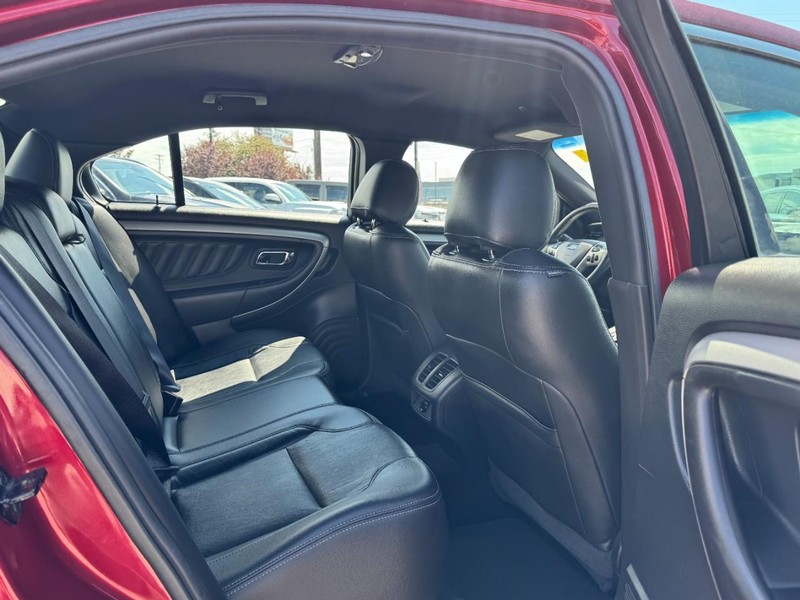 Ford Taurus Vehicle Full-screen Gallery Image 13