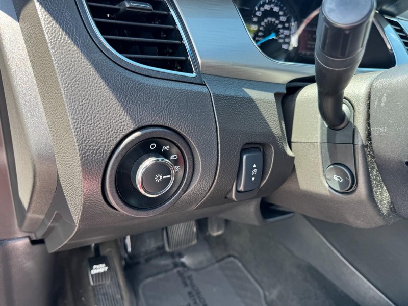 Ford Taurus Vehicle Full-screen Gallery Image 14