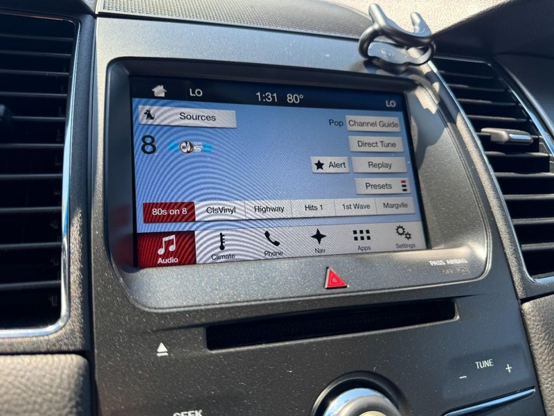Ford Taurus Vehicle Full-screen Gallery Image 16