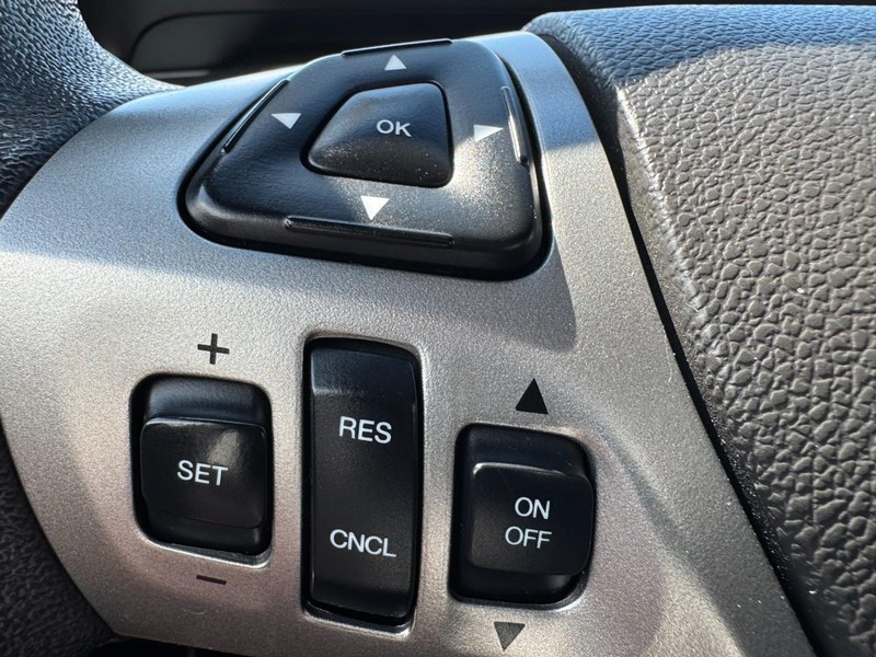 Ford Taurus Vehicle Full-screen Gallery Image 18