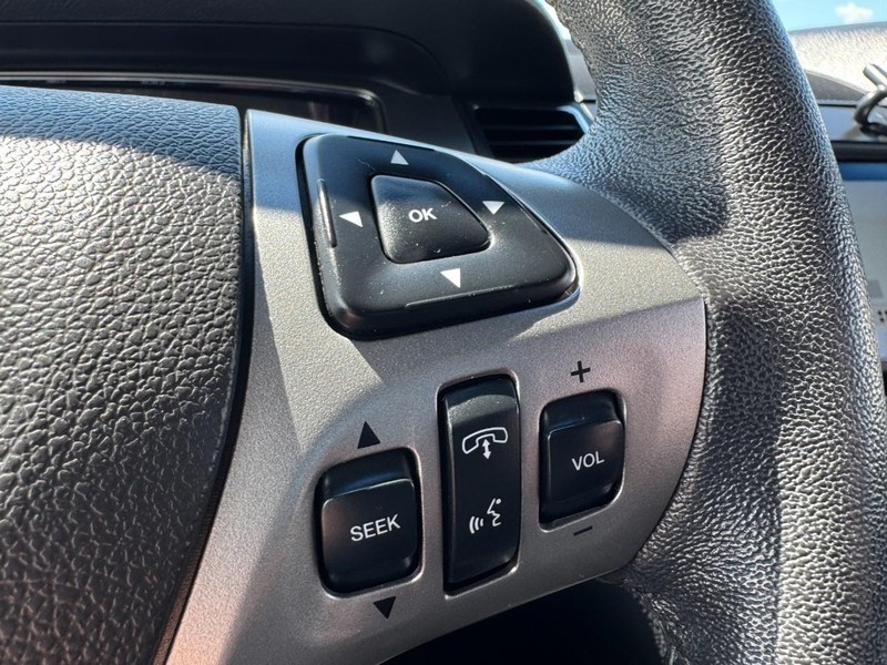 Ford Taurus Vehicle Full-screen Gallery Image 19