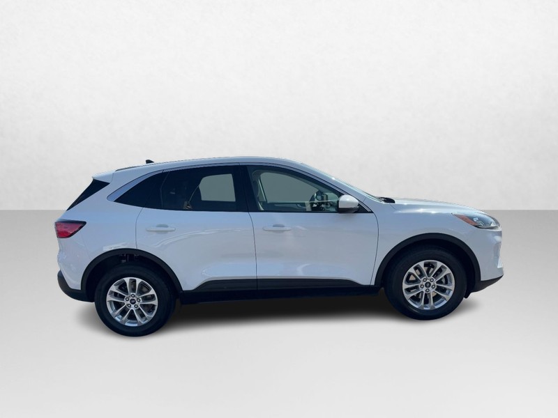 Ford Escape Vehicle Full-screen Gallery Image 04