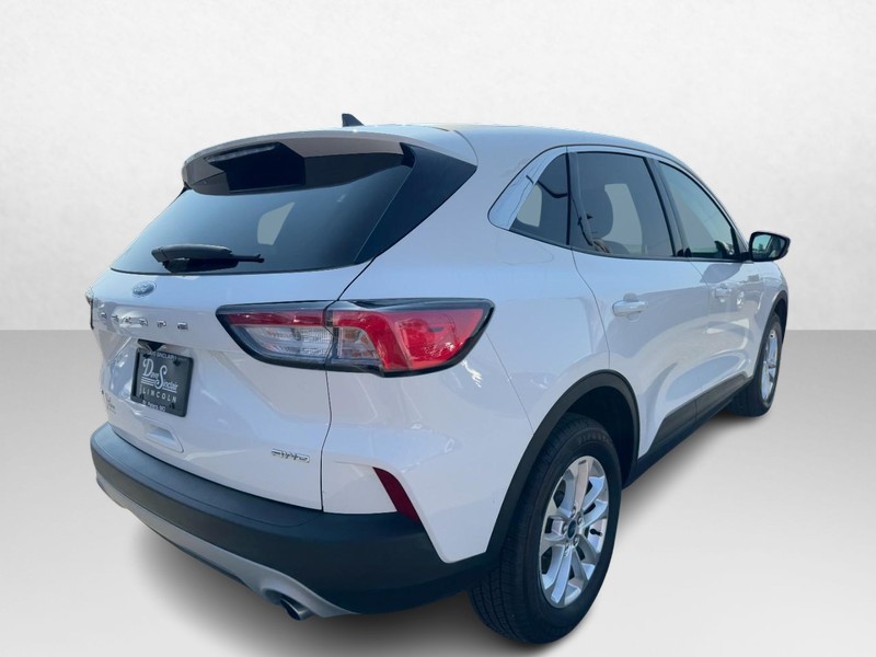 Ford Escape Vehicle Full-screen Gallery Image 05