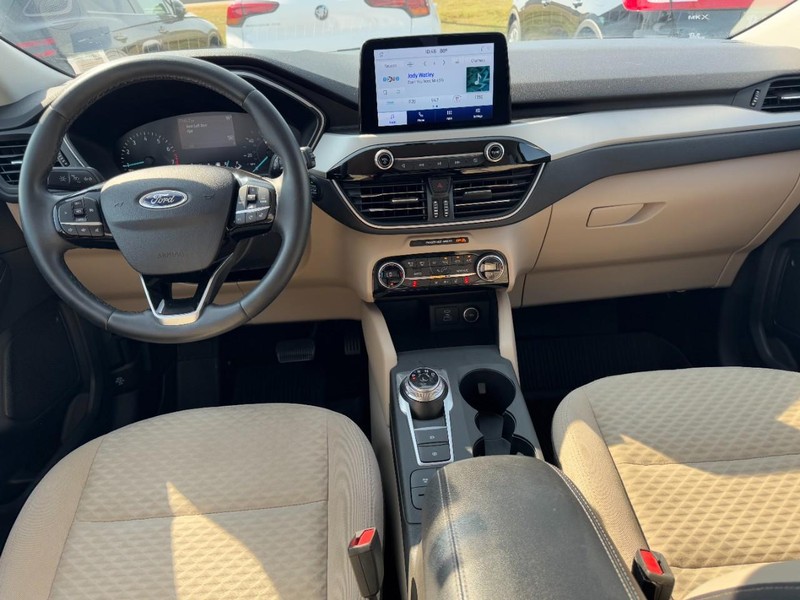 Ford Escape Vehicle Full-screen Gallery Image 09