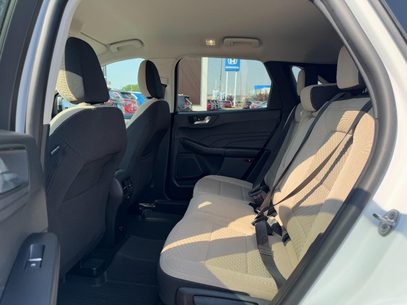 Ford Escape Vehicle Full-screen Gallery Image 12