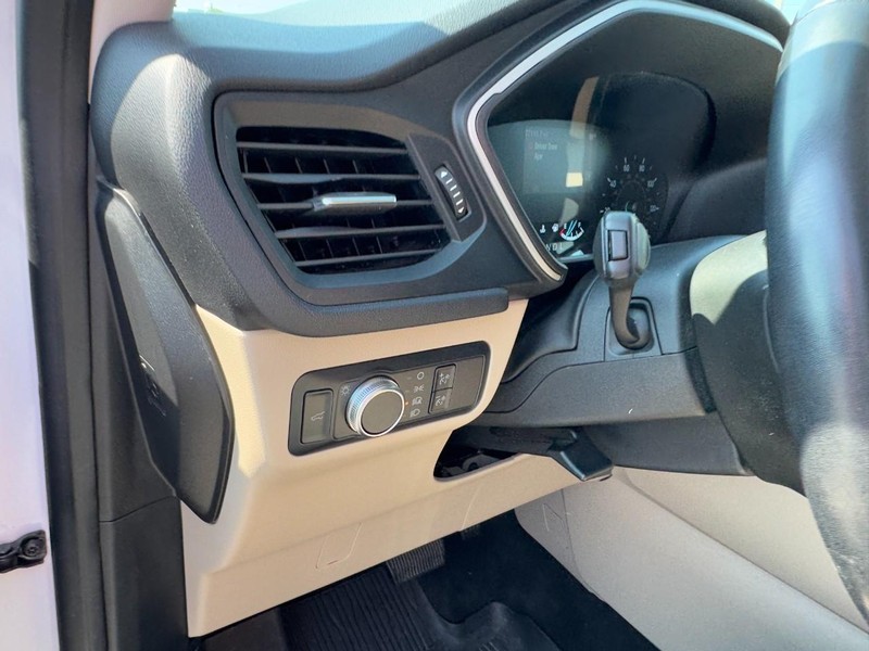 Ford Escape Vehicle Full-screen Gallery Image 14