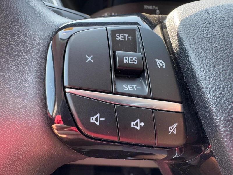 Ford Escape Vehicle Full-screen Gallery Image 18