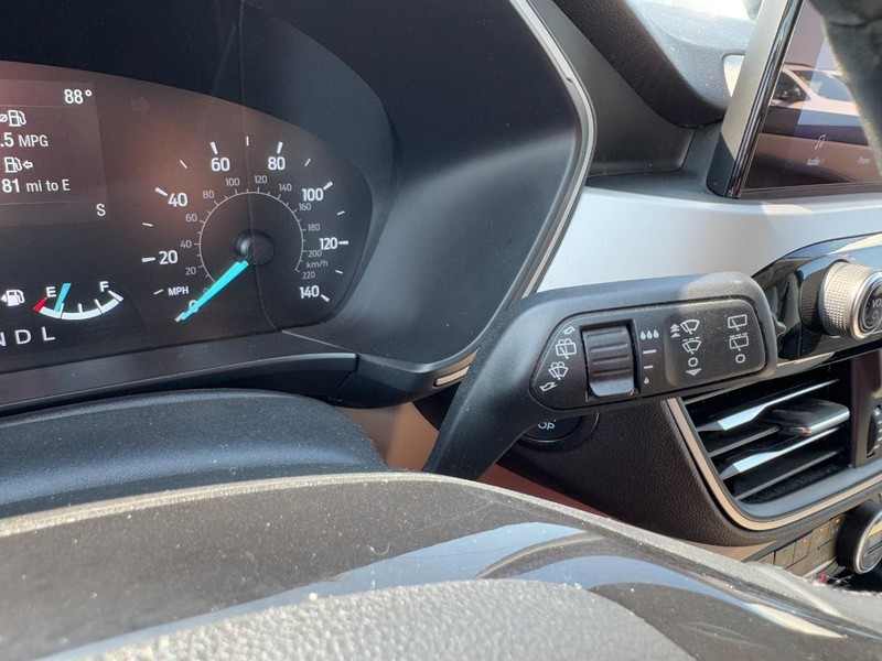 Ford Escape Vehicle Full-screen Gallery Image 21