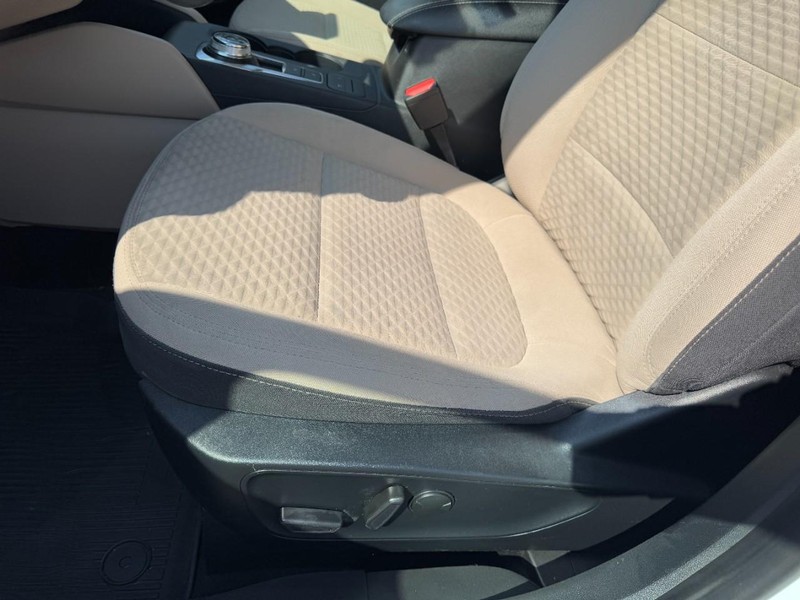 Ford Escape Vehicle Full-screen Gallery Image 26