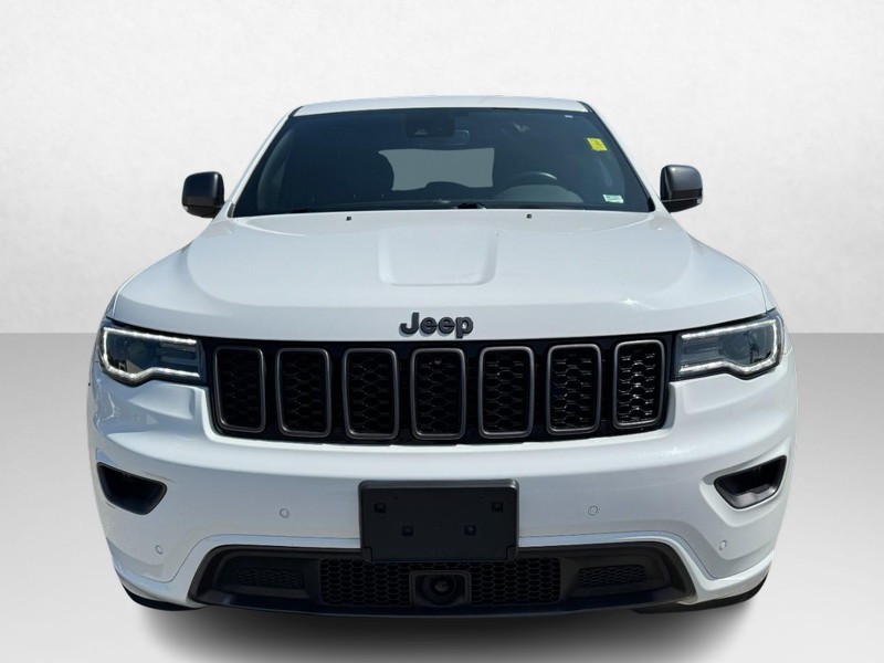 Jeep Grand Cherokee Vehicle Full-screen Gallery Image 02