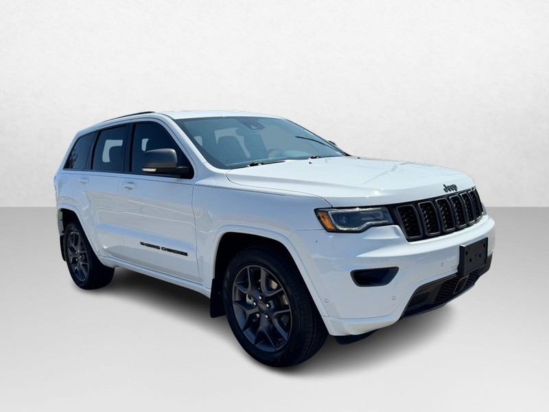 Jeep Grand Cherokee Vehicle Full-screen Gallery Image 03