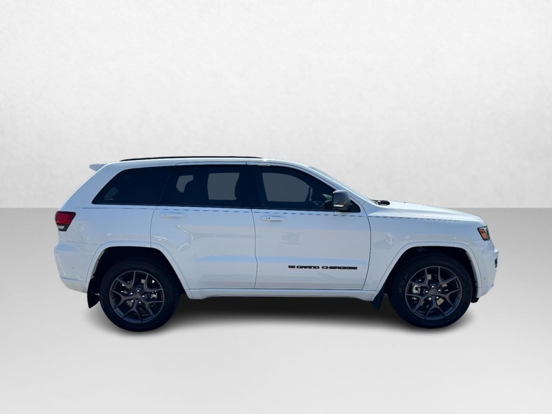 Jeep Grand Cherokee Vehicle Full-screen Gallery Image 04