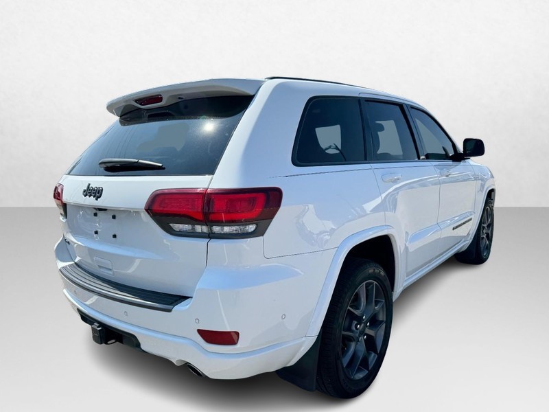 Jeep Grand Cherokee Vehicle Full-screen Gallery Image 05