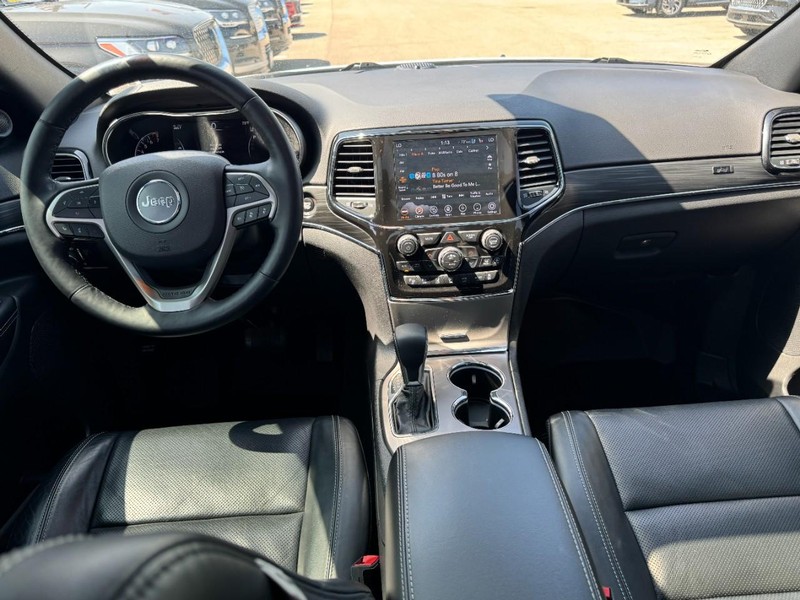 Jeep Grand Cherokee Vehicle Full-screen Gallery Image 09