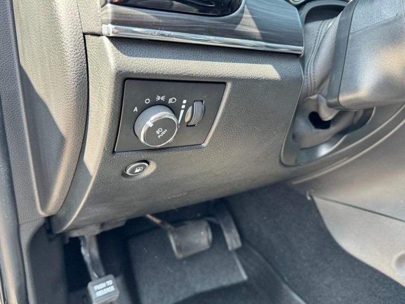 Jeep Grand Cherokee Vehicle Full-screen Gallery Image 14
