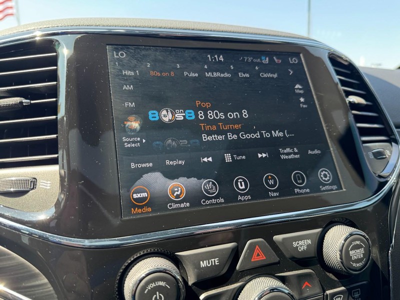 Jeep Grand Cherokee Vehicle Full-screen Gallery Image 19
