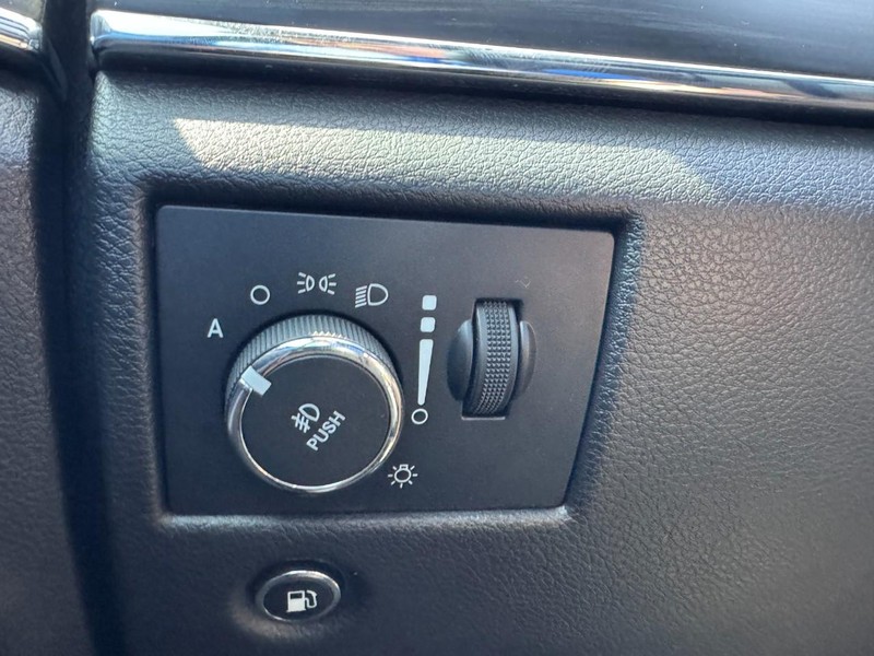Jeep Grand Cherokee Vehicle Full-screen Gallery Image 22