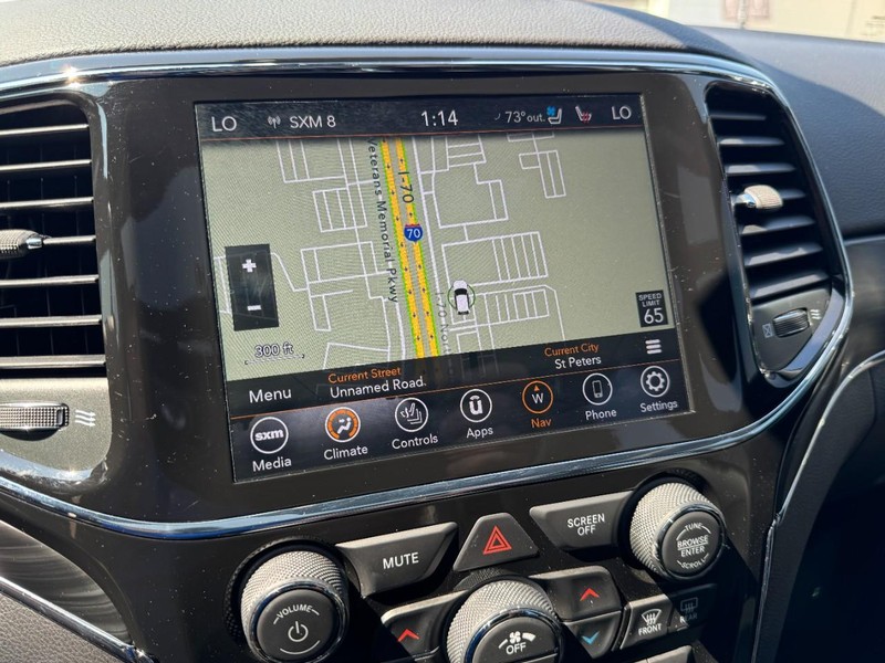 Jeep Grand Cherokee Vehicle Full-screen Gallery Image 23