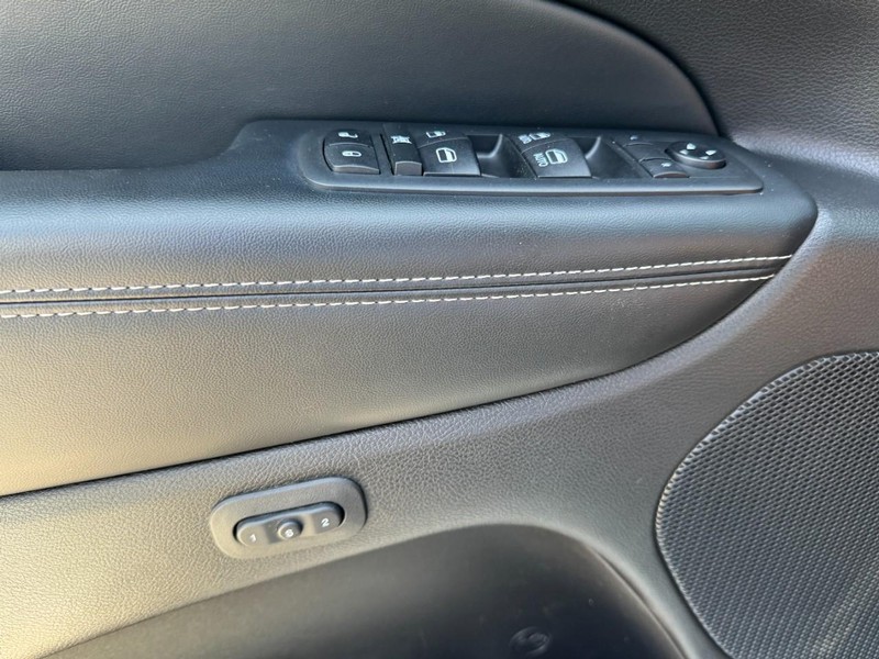 Jeep Grand Cherokee Vehicle Full-screen Gallery Image 25