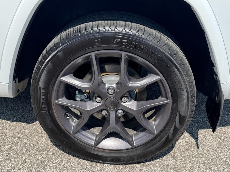 Jeep Grand Cherokee Vehicle Full-screen Gallery Image 27