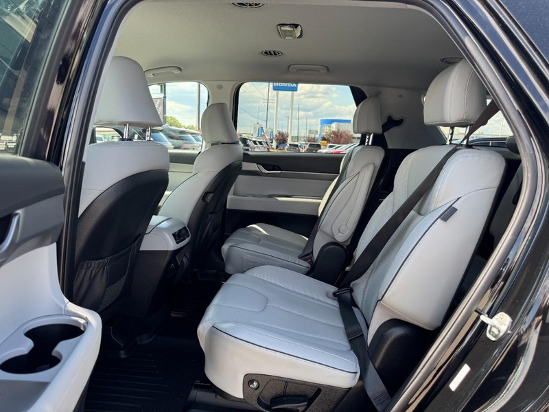 Hyundai Palisade Vehicle Full-screen Gallery Image 12