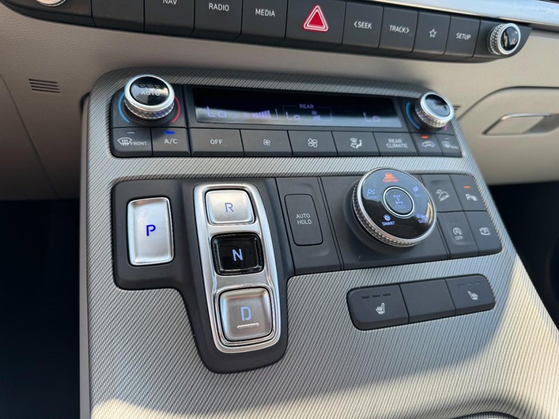 Hyundai Palisade Vehicle Full-screen Gallery Image 17