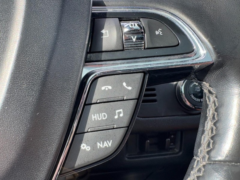 Lincoln Navigator Vehicle Full-screen Gallery Image 19