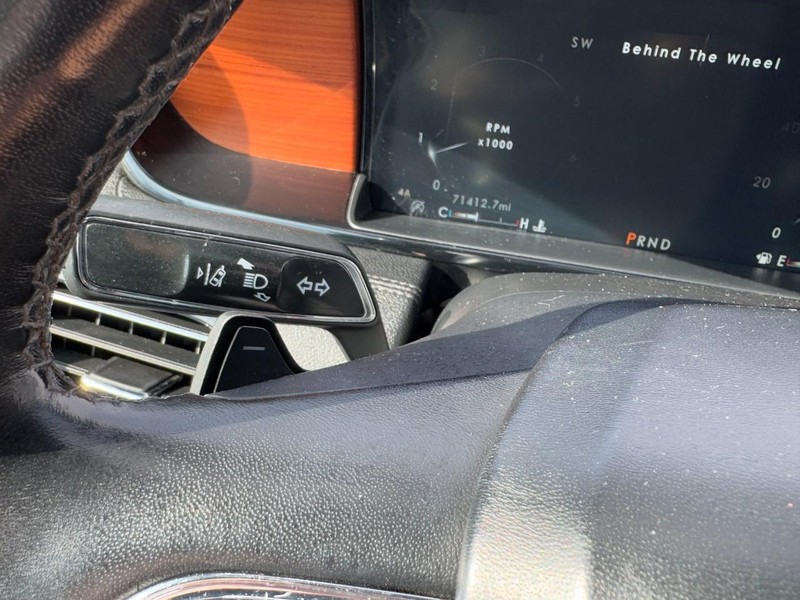 Lincoln Navigator Vehicle Full-screen Gallery Image 20