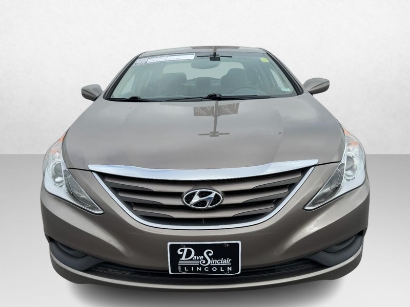 Hyundai Sonata Vehicle Full-screen Gallery Image 02