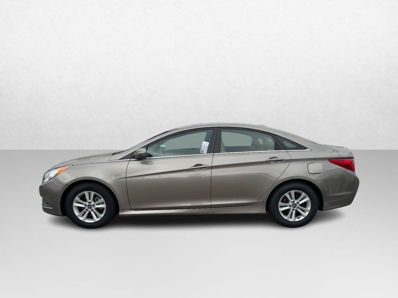 Hyundai Sonata Vehicle Full-screen Gallery Image 08