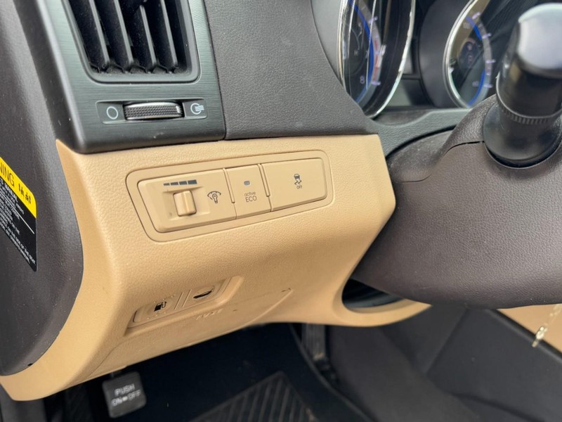 Hyundai Sonata Vehicle Full-screen Gallery Image 14