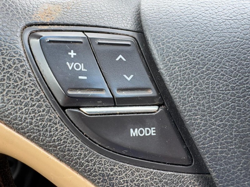 Hyundai Sonata Vehicle Full-screen Gallery Image 18