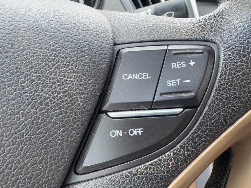 Hyundai Sonata Vehicle Full-screen Gallery Image 19