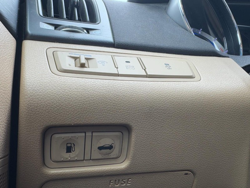 Hyundai Sonata Vehicle Full-screen Gallery Image 22